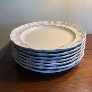 Pfaltzgraff Heirloom Dinner Plates Set of 7